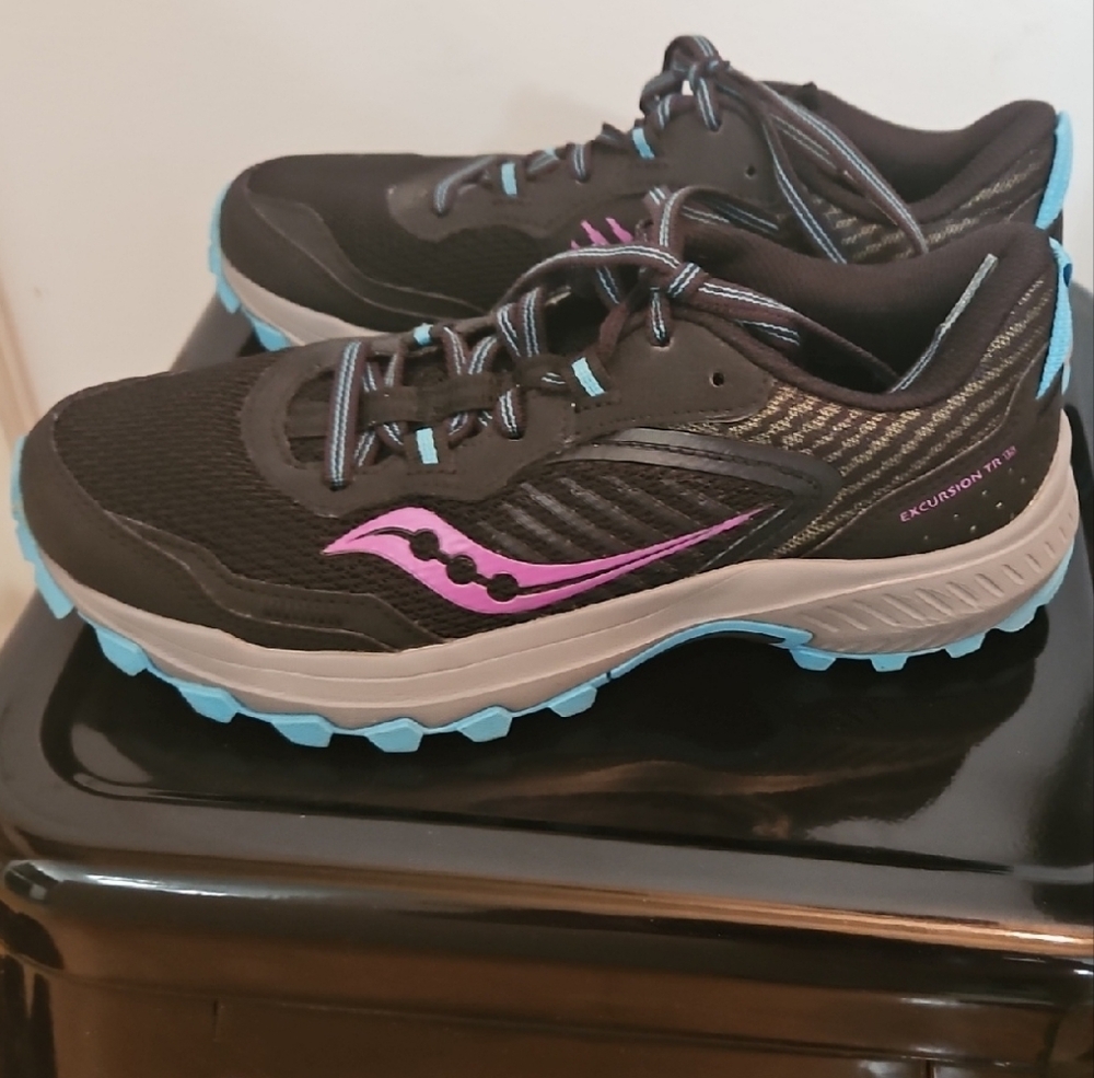 Saucony Women's TR15 Black & Purple-Pink Athletic Shoes/Trail Sneakers